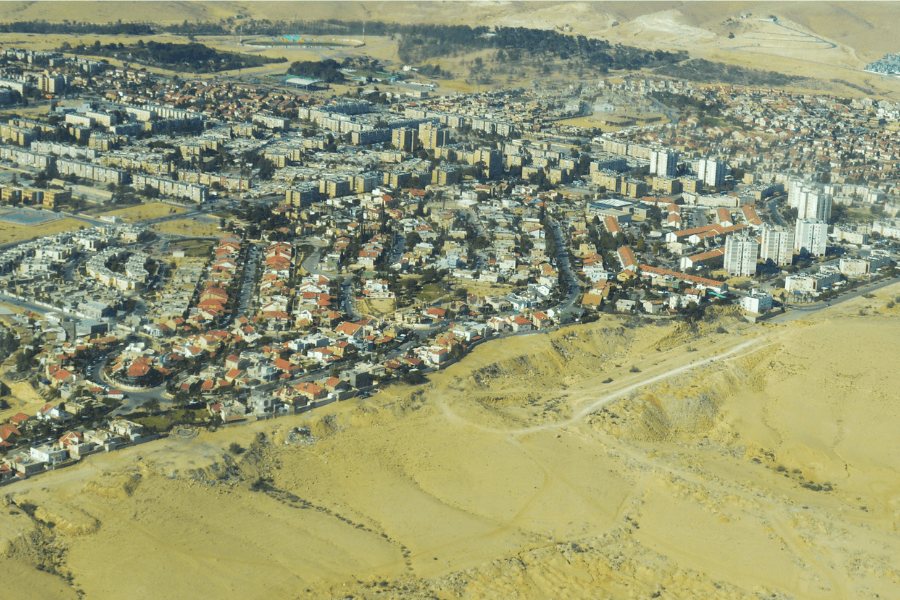 בניין משרדים מודרני חיצוני - המטה בדימונה